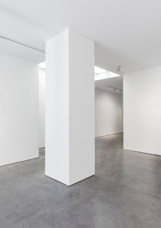 Galerie d'art minimaliste dans le Marais