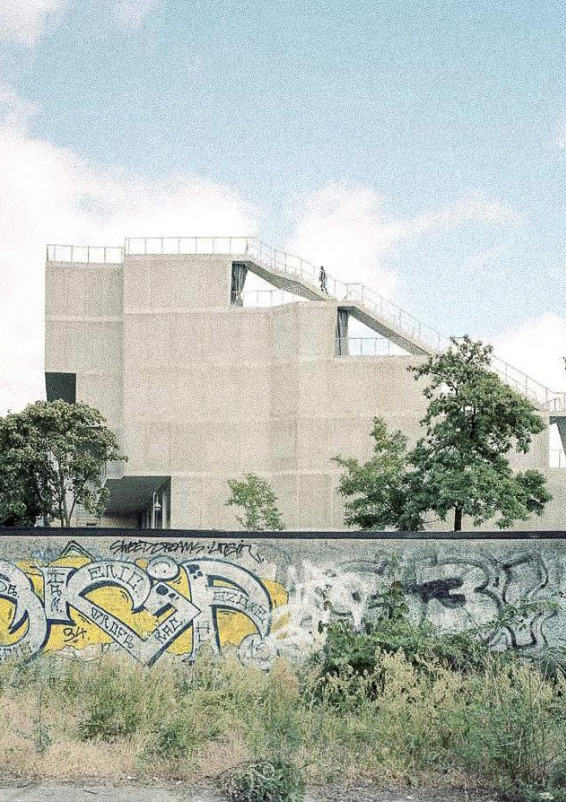 LOBE SPACE GARDEN TERRACE ROOFTOP BRUTALIST