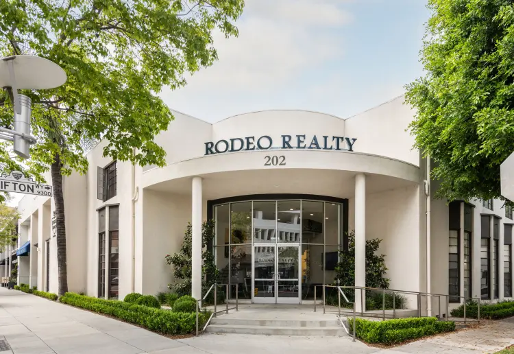 Prime Beverly Hills Pop Up Space Steps from Rodeo Drive