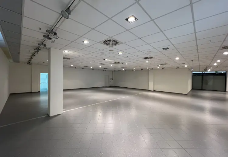 Großzügige Ladenfläche im Prohlis Zentrum – 513 m², Jacob-Winter-Platz 13