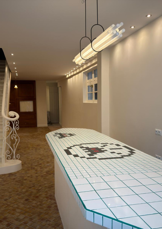 Entire art gallery in 4th arrondissement of Paris