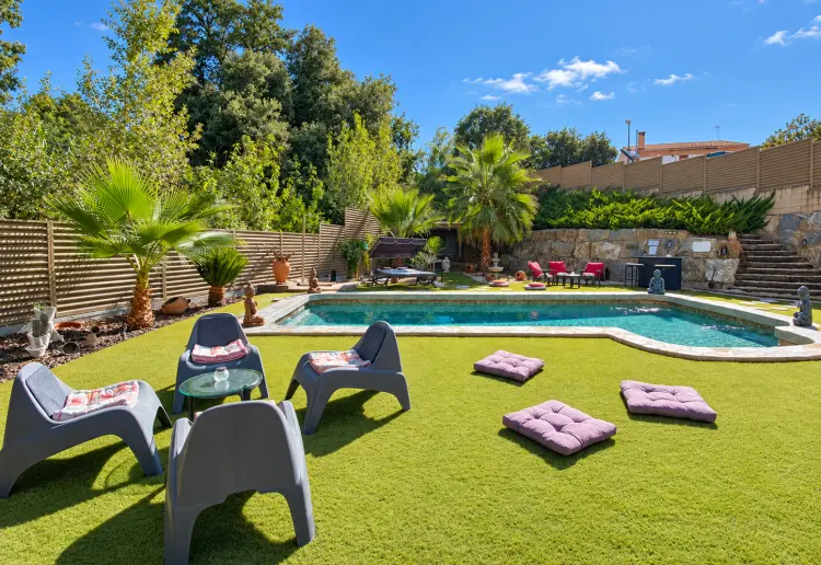 Three-storey rustic house with swimming pool, garden and large covered porch