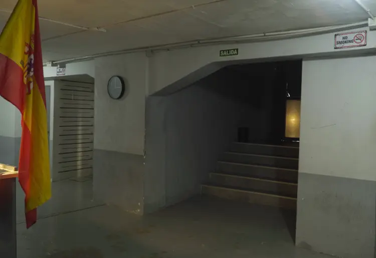 550 m² Immersive Prison Set
