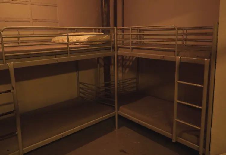550 m² Immersive Prison Set