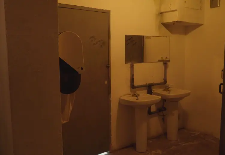 550 m² Immersive Prison Set