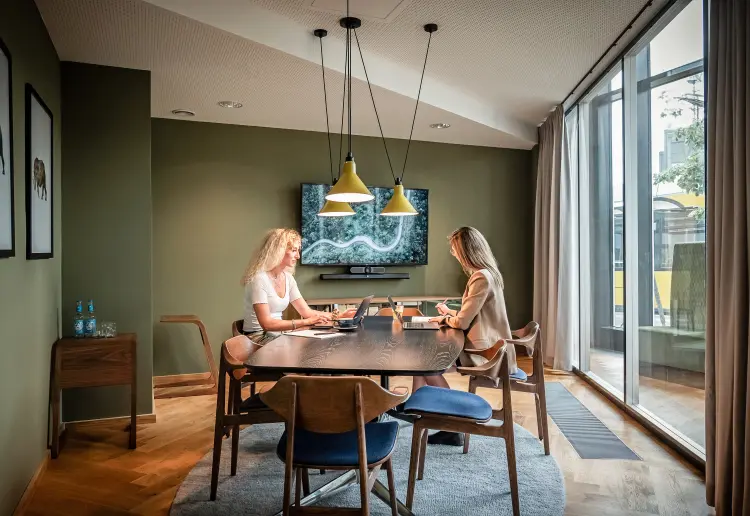 Private meeting room (MR 0.1)