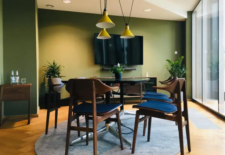 Private meeting room (MR 0.1)