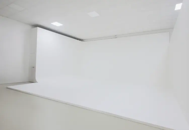 Studio 55 est un espace de 250 m², situé aux portes de Paris entièrement dédié à la production photo
