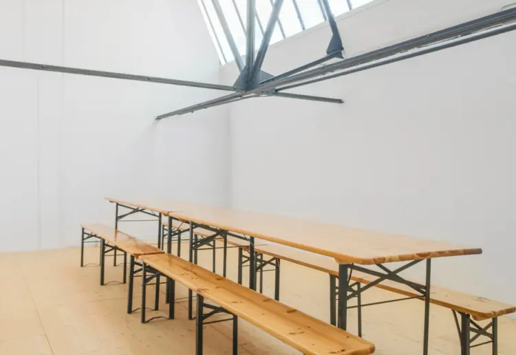 Studio 55 est un espace de 250 m², situé aux portes de Paris entièrement dédié à la production photo