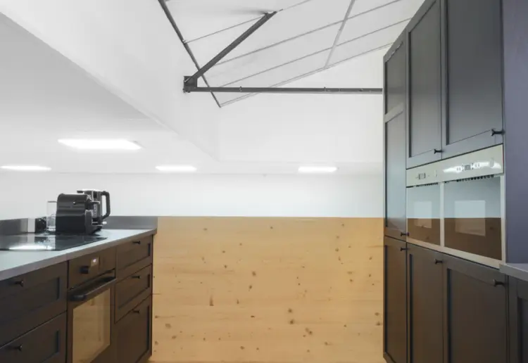 Studio 55 est un espace de 250 m², situé aux portes de Paris entièrement dédié à la production photo