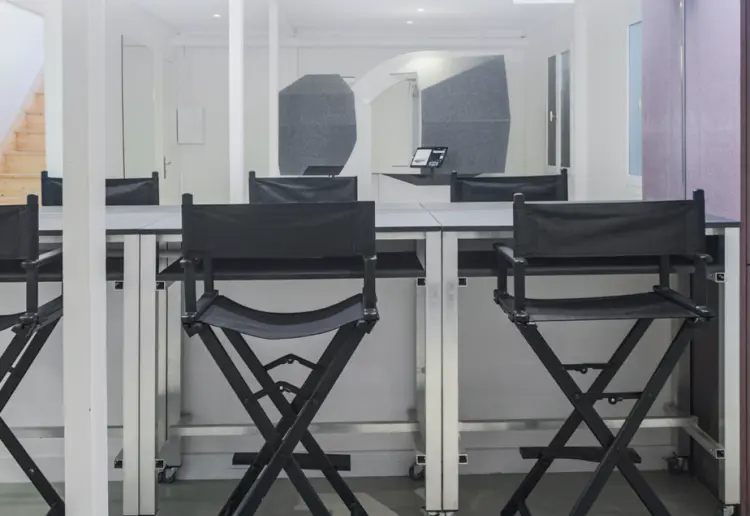 Studio 55 est un espace de 250 m², situé aux portes de Paris entièrement dédié à la production photo