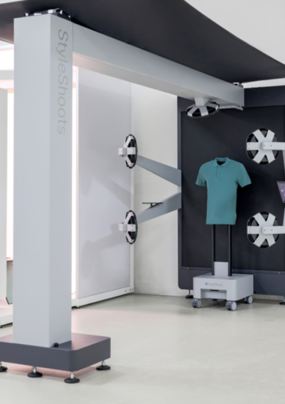 Studio 55 est un espace de 250 m² entièrement dédié à la production photo et vidéo, situé aux portes