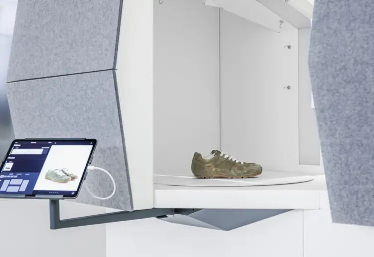 Studio 55 est un espace de 250 m² entièrement dédié à la production photo et vidéo, situé aux portes