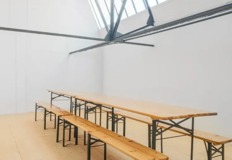 Studio 55 est un espace de 250 m² entièrement dédié à la production photo et vidéo, situé aux portes