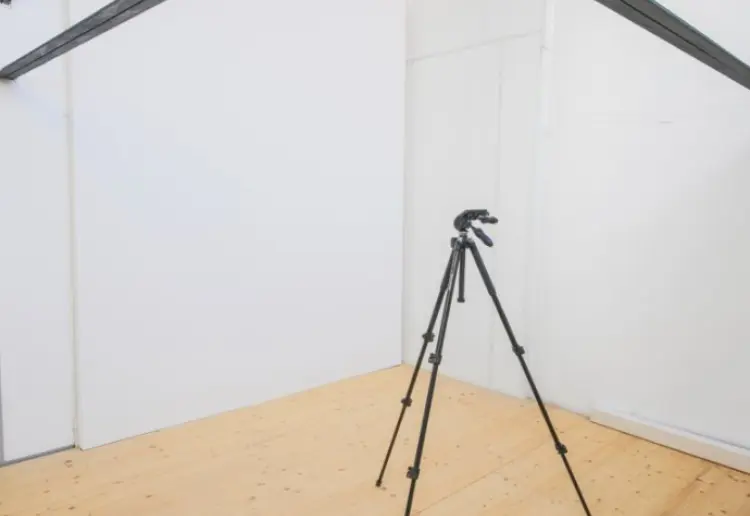 Studio 55 est un espace de 250 m² entièrement dédié à la production photo et vidéo, situé aux portes