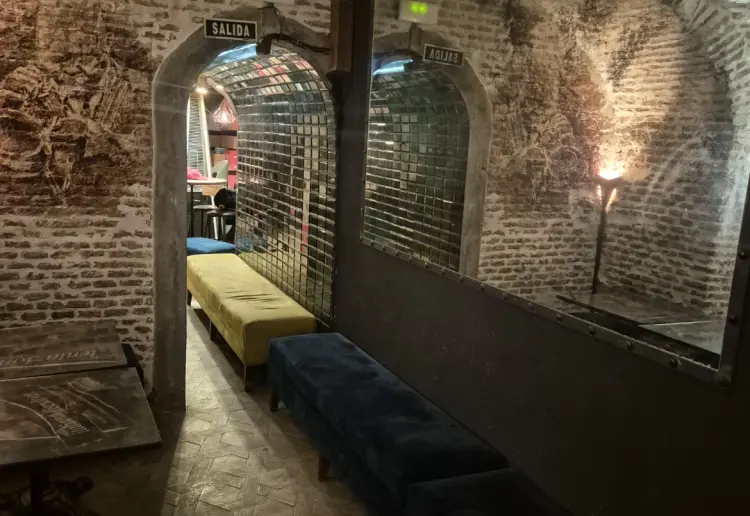 Sotano privado con bar propio