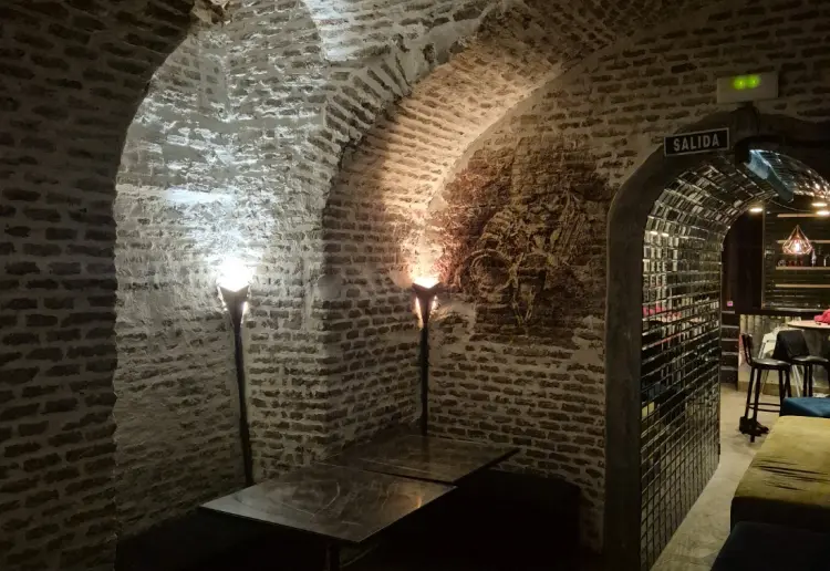 Sotano privado con bar propio