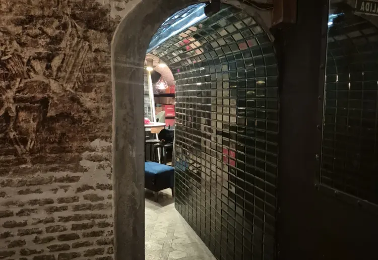 Sotano privado con bar propio