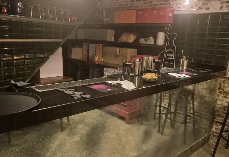 Sotano privado con bar propio