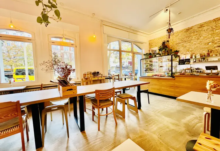 COLORFUL, FLEXIBLE POP-UP SPACE IN CENTRAL BERLIN AREA