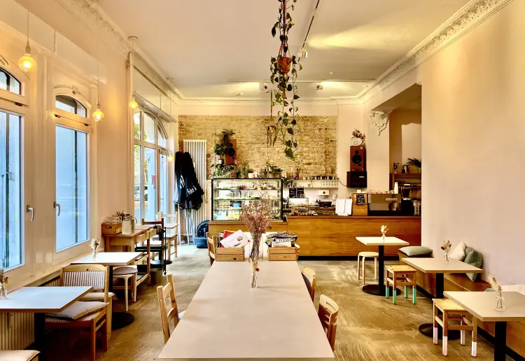 COLORFUL, FLEXIBLE POP-UP SPACE IN CENTRAL BERLIN AREA