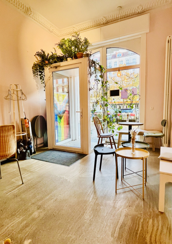 COLORFUL, FLEXIBLE POP-UP SPACE IN CENTRAL BERLIN AREA