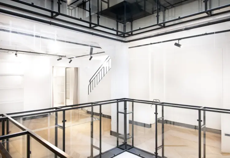 Ce lieu polyvalent accueille des projets variés dans une atmosphère prestigieuse et confidentielle.