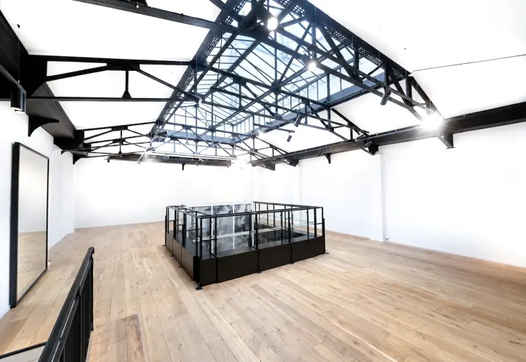 Ce lieu polyvalent accueille des projets variés dans une atmosphère prestigieuse et confidentielle.