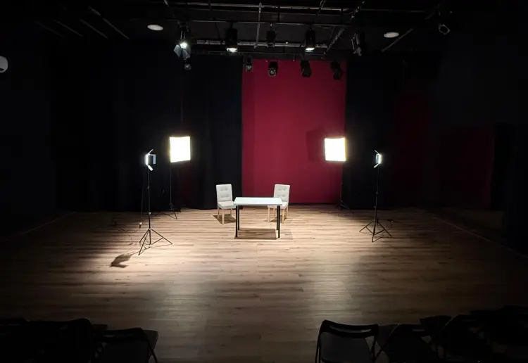 Excelente sala amplia en el centro de la ciudad