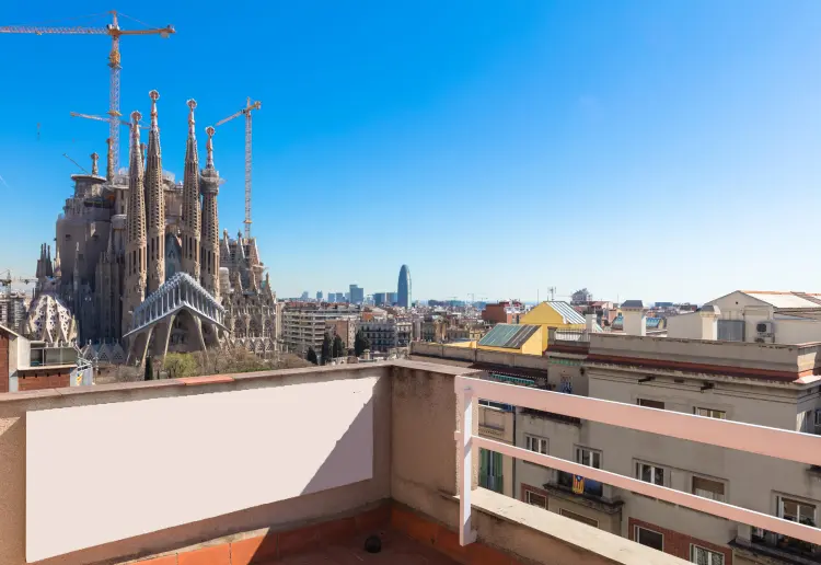 Sala frente la Sagrada Familia
