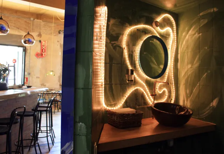 Alquilamos nuestro bar-restaurante para eventos privados, fiestas, cenas, rodajes, exposiciones...