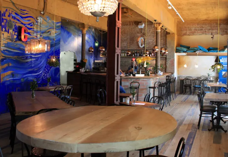 Alquilamos nuestro bar-restaurante para eventos privados, fiestas, cenas, rodajes, exposiciones...