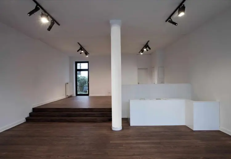 Independent and international gallery