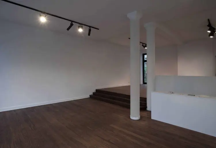 Independent and international gallery