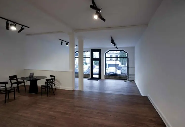 Independent and international gallery