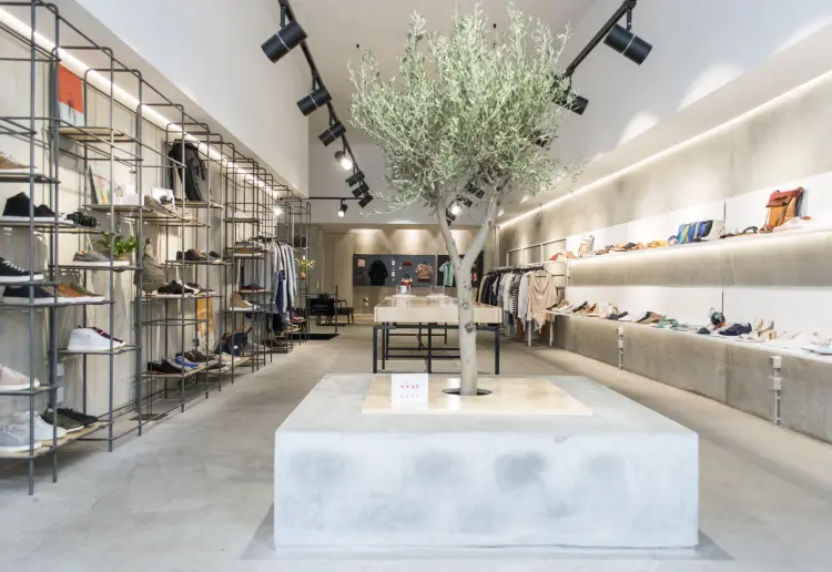 Pop up in Spacious Concept Store in downtown Lisboa/Chiado
