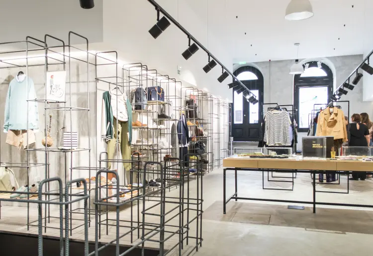 Pop up in Spacious Concept Store in downtown Lisboa/Chiado