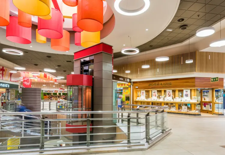 C.C. Carrefour Actur Zaragoza bajo petición