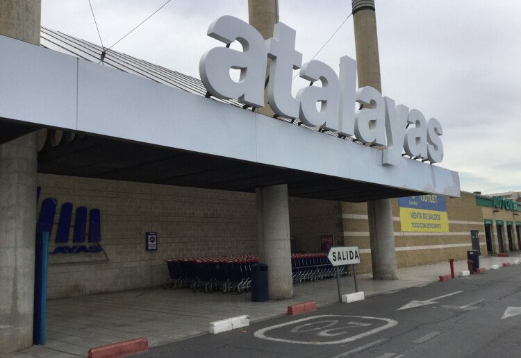 C.C. Carrefour Atalayas bajo petición