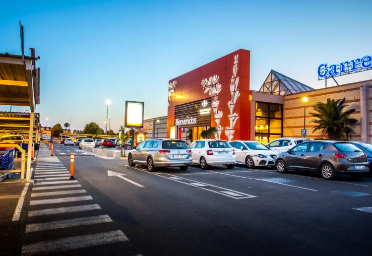 C.C. Carrefour Dos Hermanas bajo petición