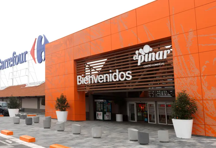 C.C. Carrefour El Pinar bajo petición