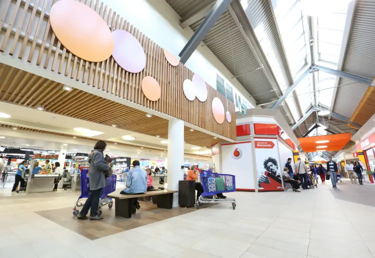 C.C. Carrefour El Pinar bajo petición