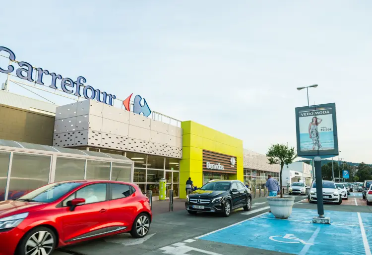 C.C. Carrefour Ourense bajo petición