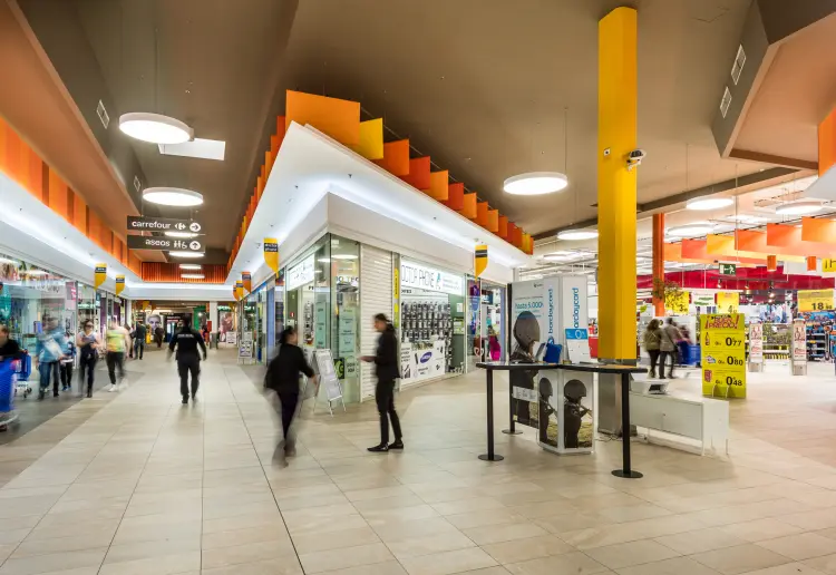 C.C. Carrefour San Juan de Aznalfarache bajo petición