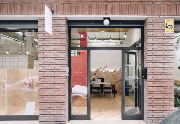 Espacio acogedor con luz natural y con patio interior.