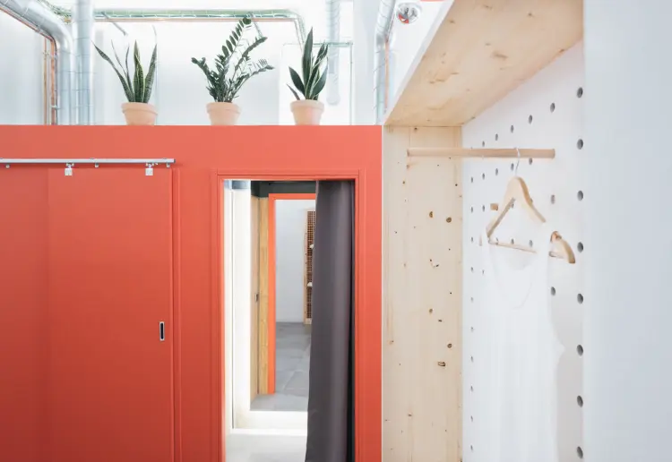 Espacio acogedor con luz natural y con patio interior.