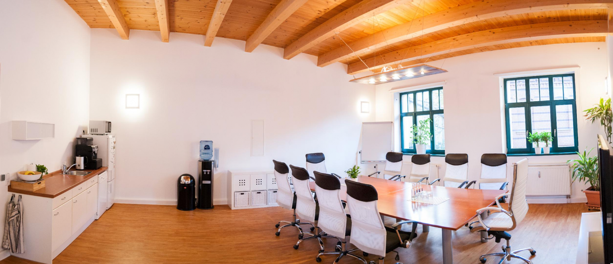 Lichtdurchfluteter Meetingraum Creative Space