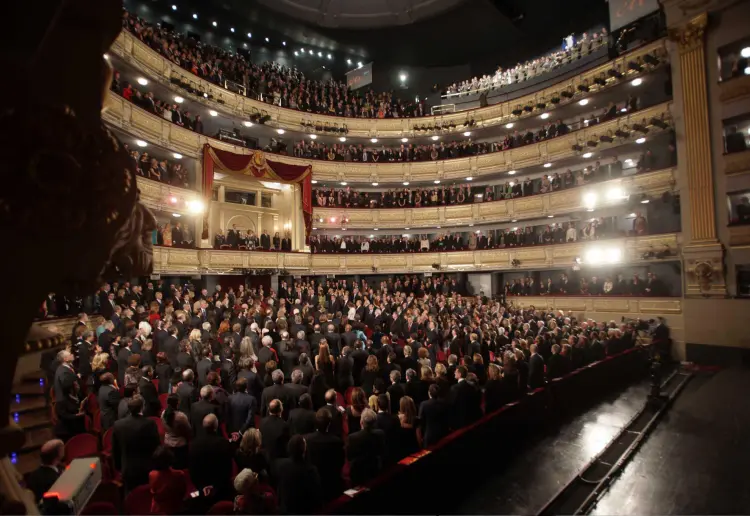 MAGICO Y ANTIGUO TEATRO