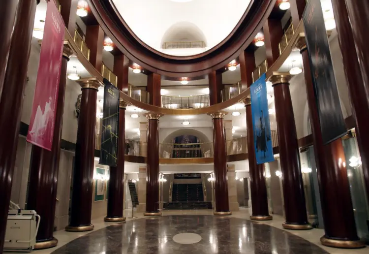 MAGICO Y ANTIGUO TEATRO