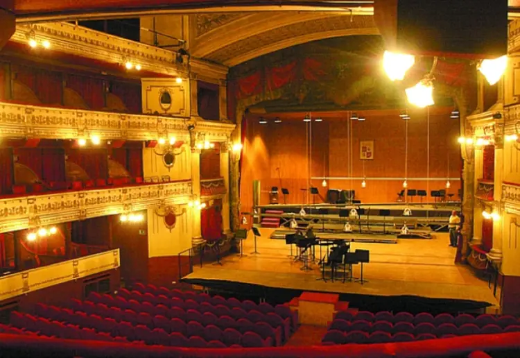 GRAN TEATRO ROJO